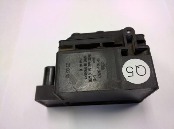 00-05 Audi Allroad Air Suspension Leveling Solenoid Valve Block 4F0616013 - Image 2