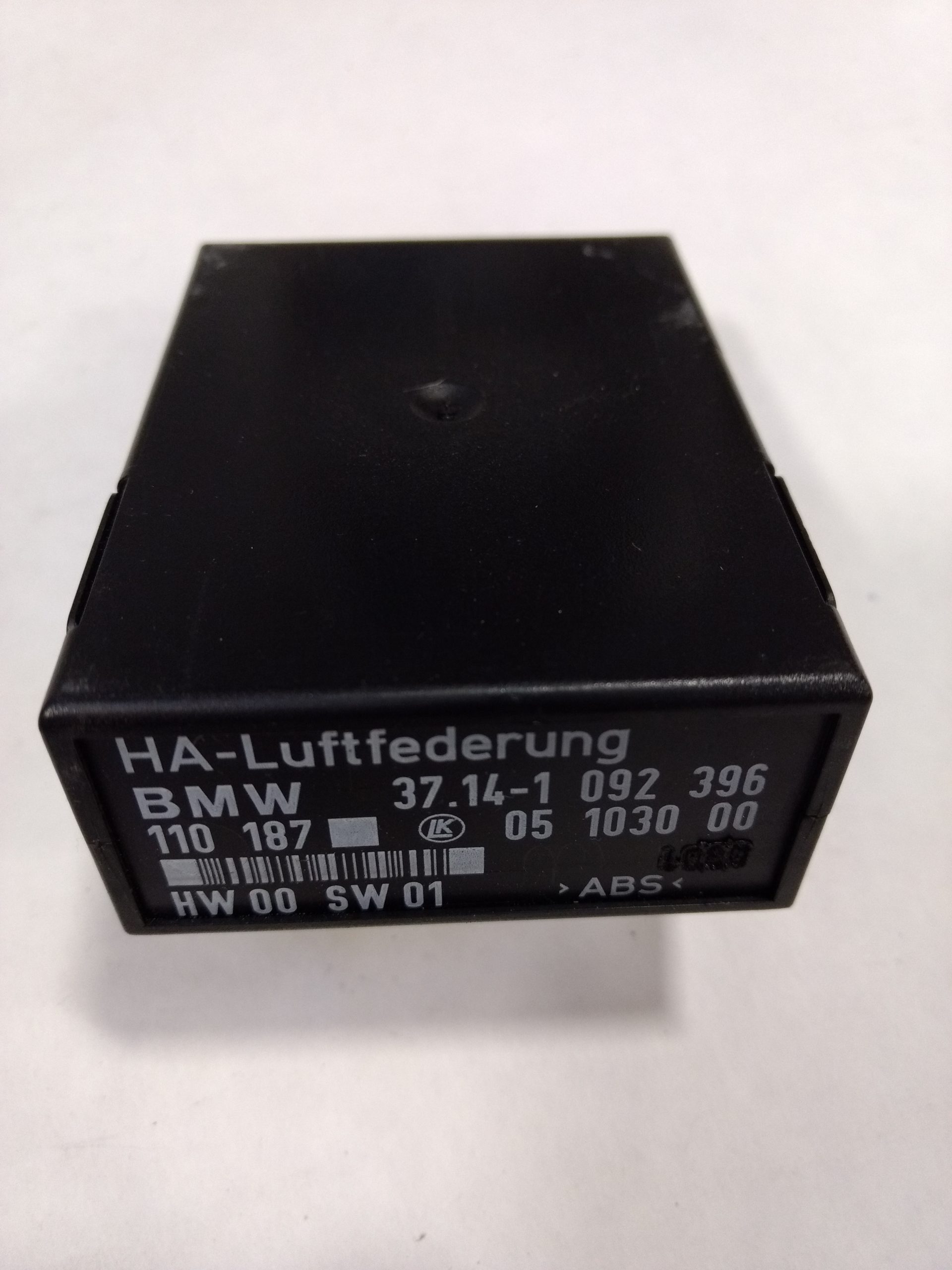 thumbnail image 2 of BMW E39 E53 X5 Rear Air Suspension Self-Level Control Module – 1092396 (UK Stock, Used) 2 of 6