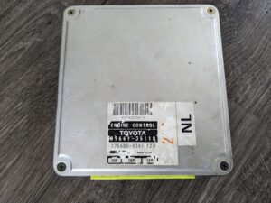 89661-35110  1988 Toyota 4Runner 4cyl 22R 4WD MT Engine Computer ECM