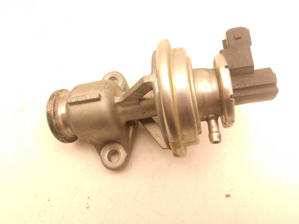 LOW MILES FACTORY REPLACEMENT EGR Valve Mercedes E300 Diesel 1996 1997